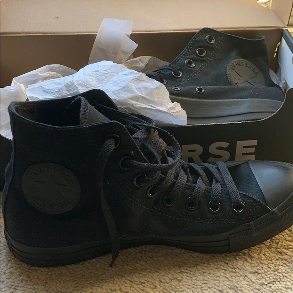 *Never been worn* Black high top converse